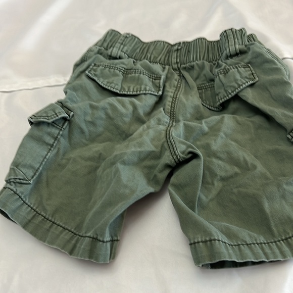 Old navy 3t green cargo shorts - Picture 2 of 3